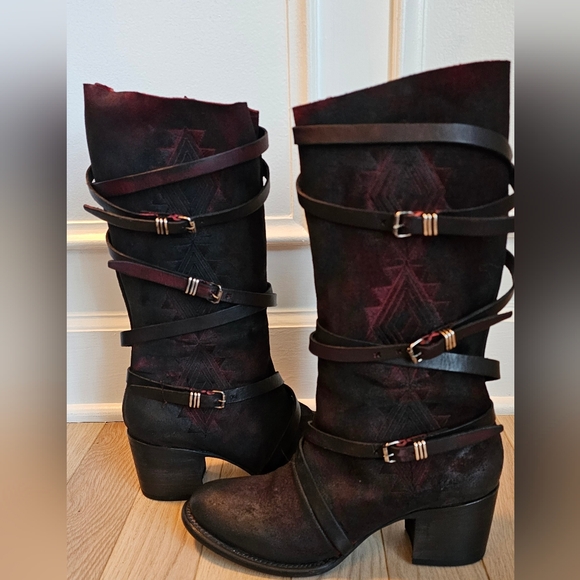 Freebird by Steven- Colin Leather Boot With Embroidery And Round Toe😍 - Picture 6 of 12